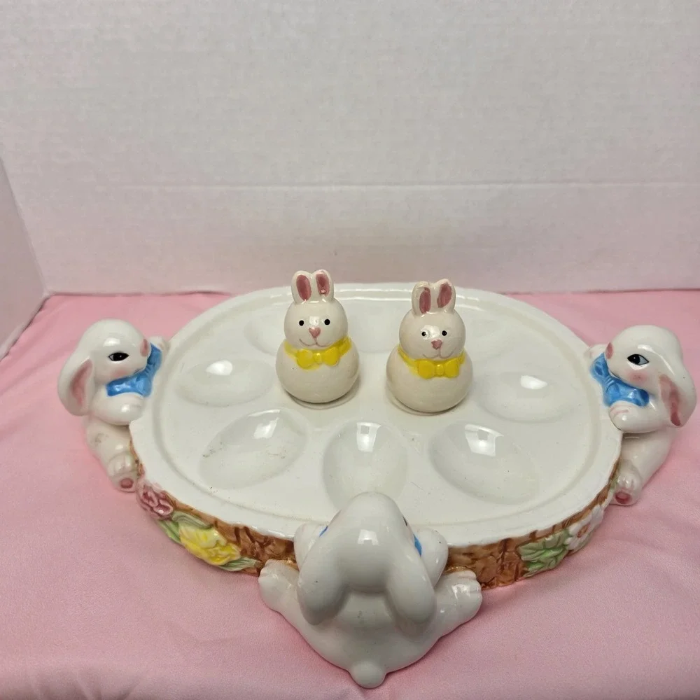 Mervyns EASTER DEVILED EGG PLATE & Bunny Rabbit SALT PEPPER SHAKERS tray dish